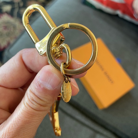 Authentic Louis Vuitton Porte Cles LV Facet Charm Key Ring Gold - Picture 5 of 10